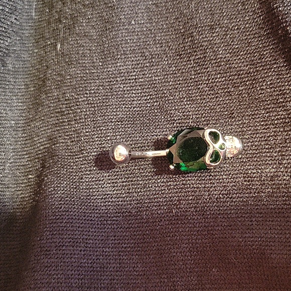 🆕️ Skull Belly Button Ring Inlaid Shiny Zircon "Halloween"  Silver Green - Picture 2 of 3